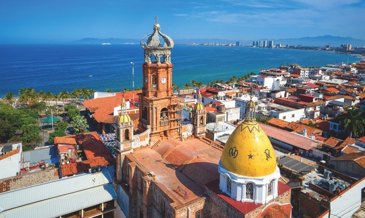 Puerto Vallarta atrae a muchos turistas cada año