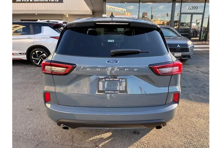$22498 : Ford Escape 2023 ST-Line 4dr image 5