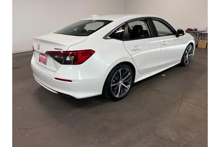 $28828 : Honda Civic 2024 Touring 4dr image 3