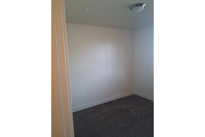 $900 : Cuarto de renta image 3