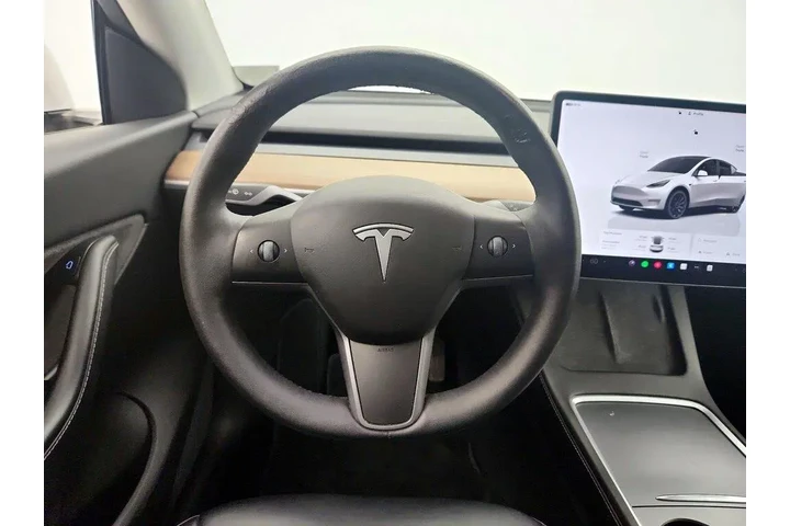 $26998 : Tesla Model Y 2022 AWD Long image 10