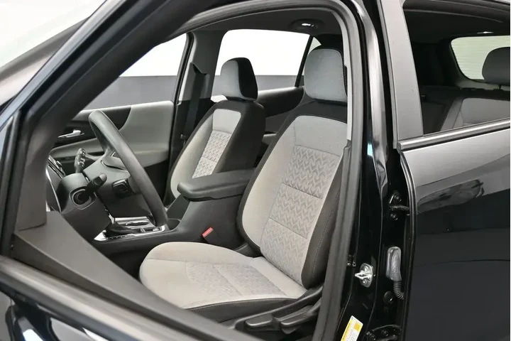 $17990 : Chevrolet Equinox 2024 LS 4d image 10