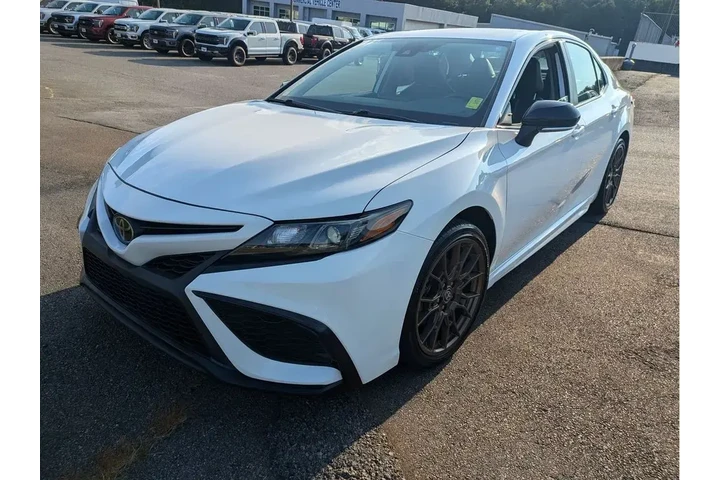 $27491 : Toyota Camry 2023 SE 4dr Sed image 2