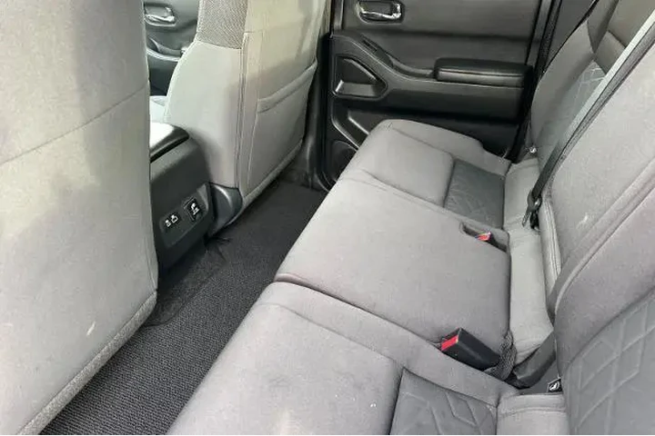 $38995 : Nissan Frontier 2025 4x4 S 4 image 4