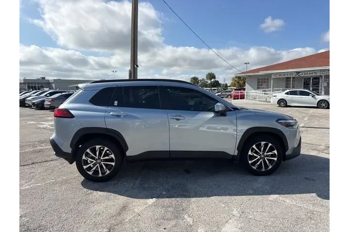 $26988 : Toyota Corolla Cross 2024 XL image 2