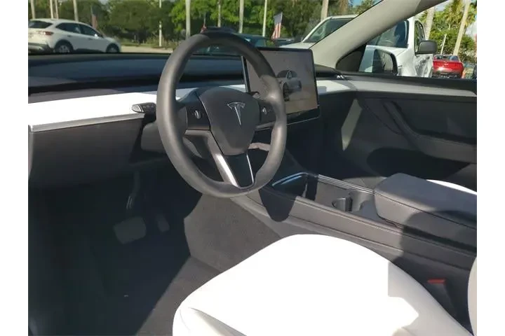 $32990 : Tesla Model Y 2024 AWD Long image 9