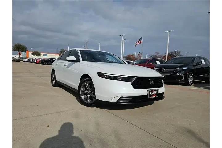 $25987 : Honda Accord 2024 EX 4dr Sed image 1