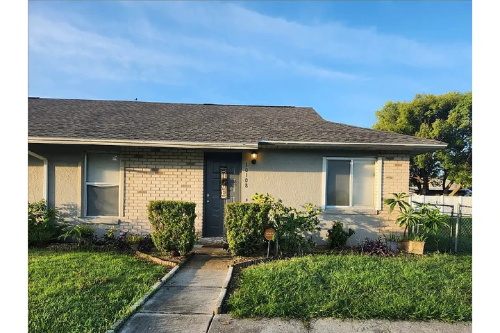 $980 : 2 full baths spacious home image 1