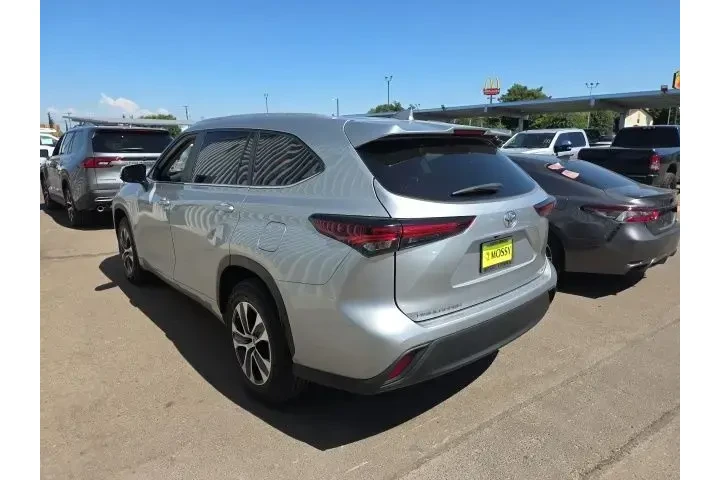 $36900 : Toyota Highlander 2024 LE 4d image 1