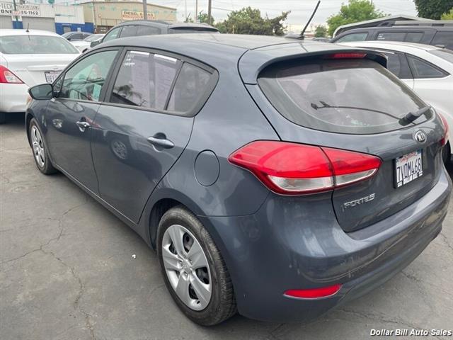 $8988 : 2016 Forte5 LX Plus Hatchback image 4