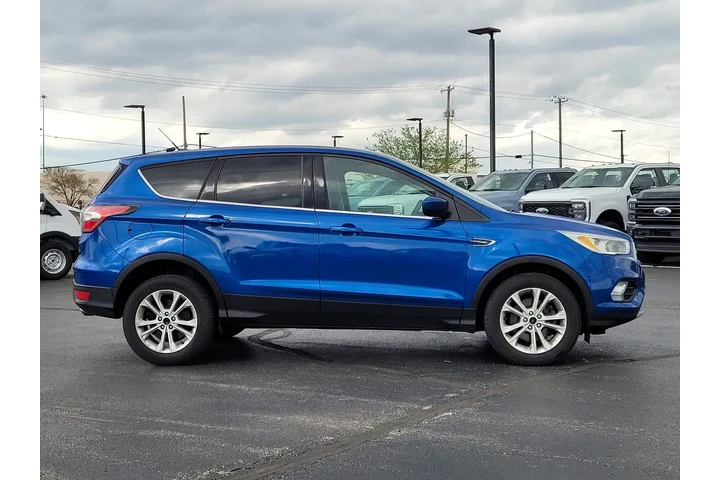 $11998 : Ford Escape 2017 AWD SE 4dr image 2