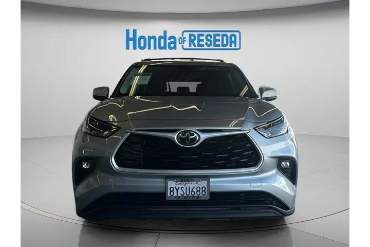 $29898 : Toyota Highlander 2022 LE 4d image 2