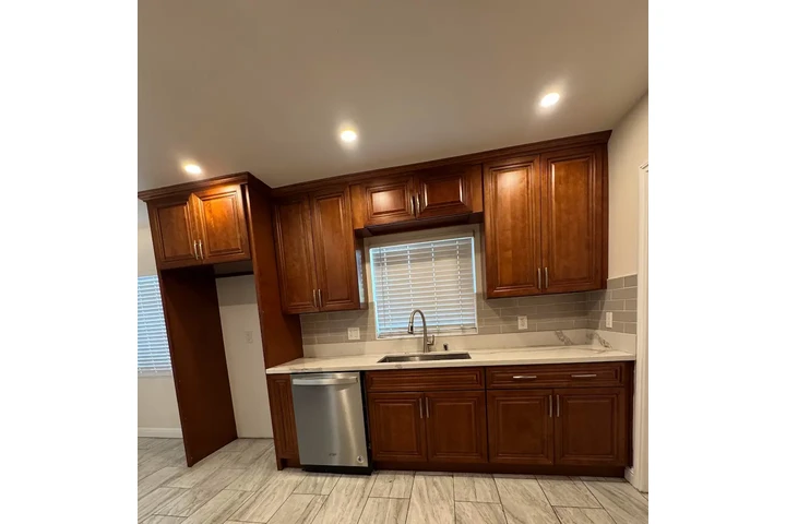 $3750 : Casa de Renta en Bellflower Ca image 2