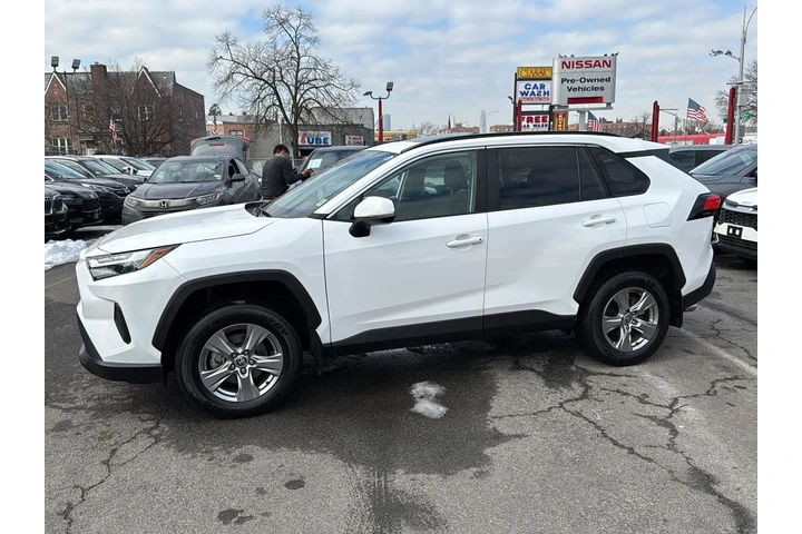 $29490 : Toyota RAV4 2024 AWD XLE 4dr image 5