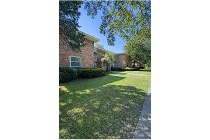 $1600 : Rental property with 3 bedro image 1