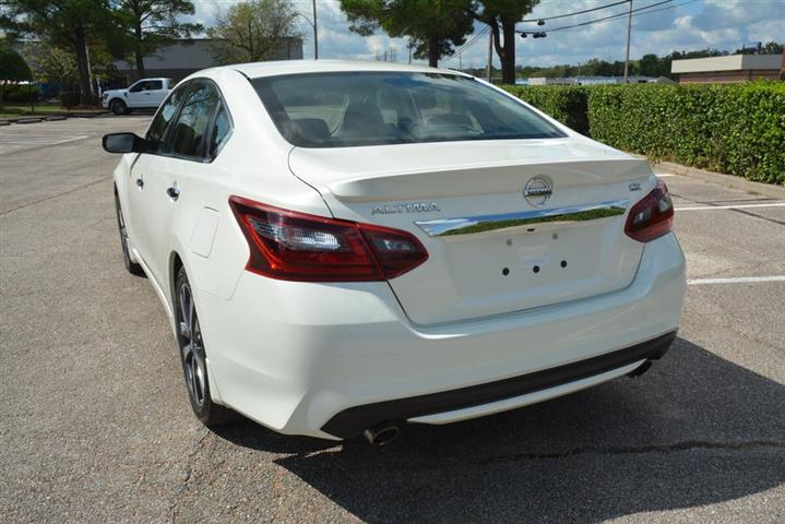 2017 Altima 2.5 SR image 9