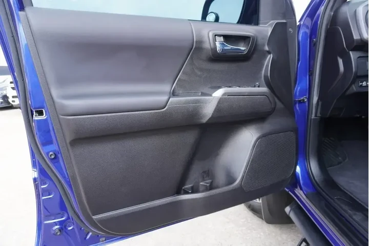 $39988 : Toyota Tacoma 2023 4x4 TRD S image 8