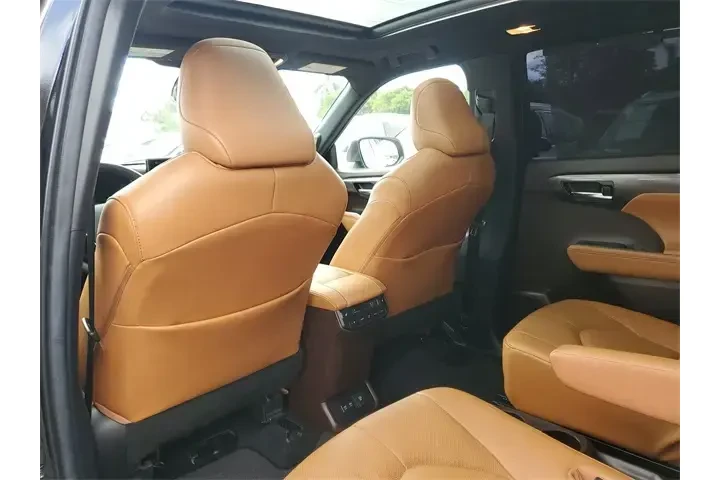$35990 : Toyota Highlander 2021 Plati image 9