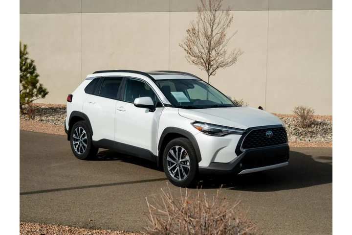 $30874 : 2024 Corolla Cross XLE image 1