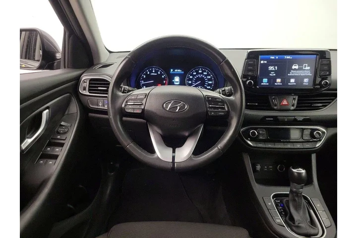 $13998 : Hyundai ELANTRA GT 2018 4dr image 10