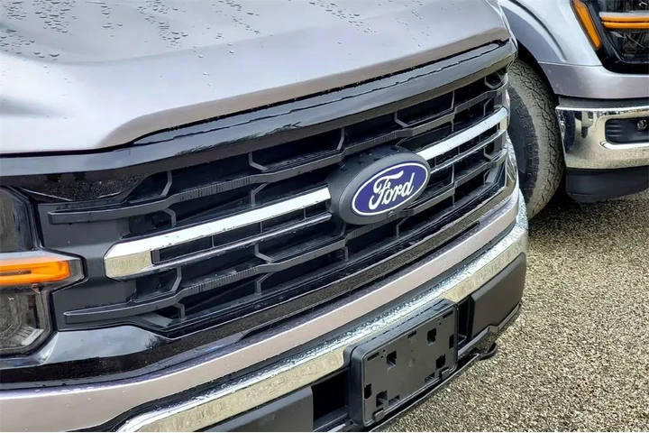 $39988 : Ford F-150 2024 4x4 XLT 4dr image 3