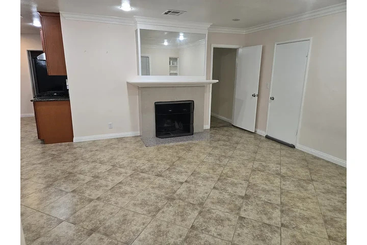 $1400 : Santa Ana Renta - Listo image 2