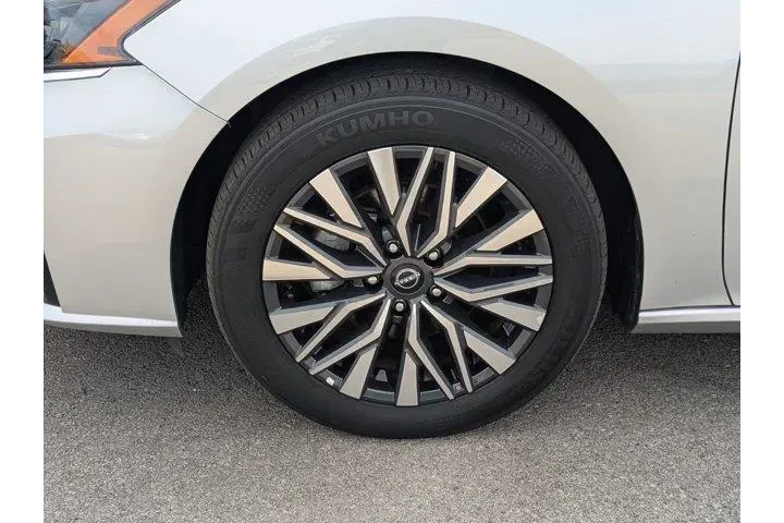 $20899 : Nissan Altima 2024 2.5 SV 4d image 10