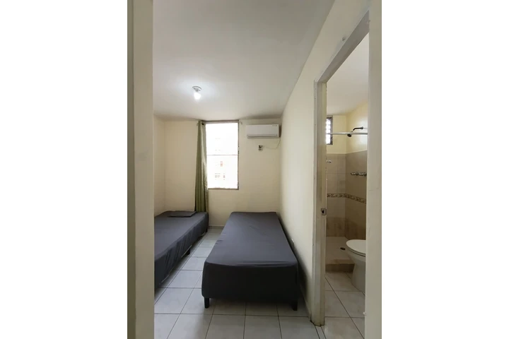 $650 : Alquiler 2 cuartos 2 baños image 1