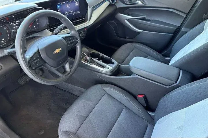 $18737 : Chevrolet Trax 2025 LS 4dr C image 5