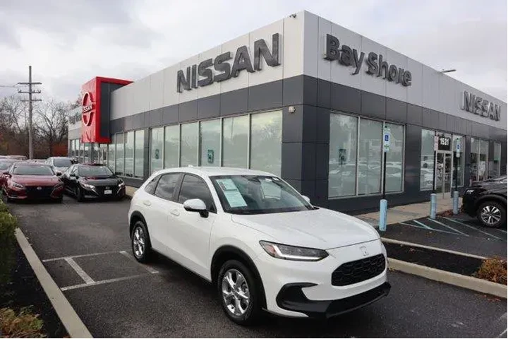 $20846 : Honda HR-V 2025 LX 4dr Cross image 1