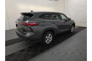 $33889 : Toyota Highlander 2023 L 4dr thumbnail