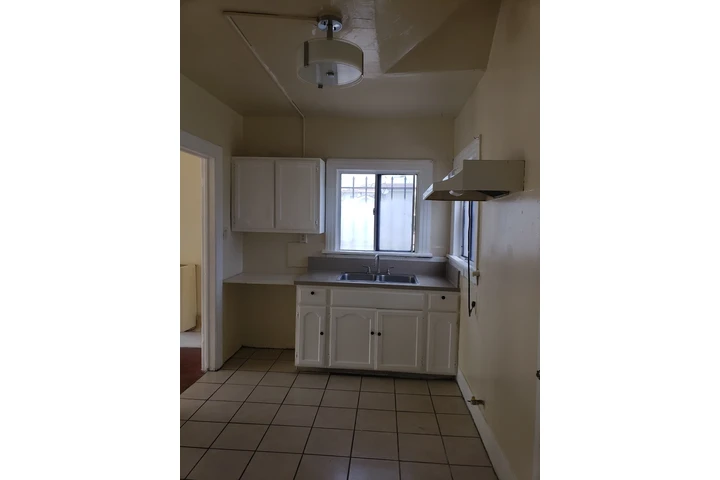 $1595 : 1 bedroom apartment, 1st floor image 4