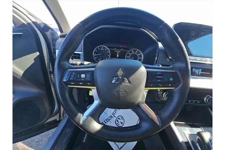 $24111 : Mitsubishi Outlander 2024 SE image 10