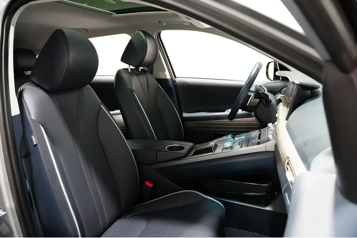 $8989 : 2023 NEXO Limited image 8