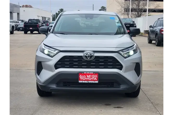 $25498 : Toyota RAV4 2024 AWD LE 4dr image 2