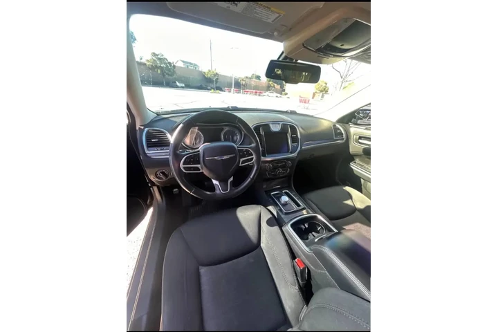 $9000 : 2018 Chrysler 300 Touring image 6