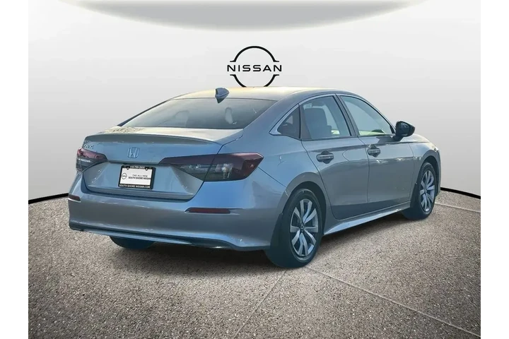 $21985 : Honda Civic 2025 LX 4dr Seda image 6