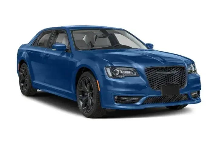 $26995 : Chrysler 300 2023 Touring L image 9