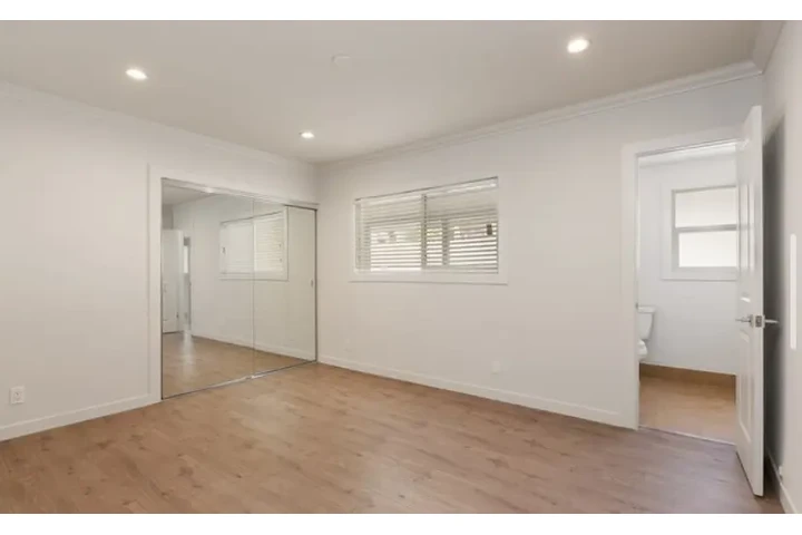 $2365 : 3-BEDROOM HOUSE AVAILABLE NOW! image 6