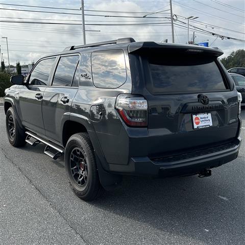 $51922 : PRE-OWNED 2024 TOYOTA 4RUNNER image 3