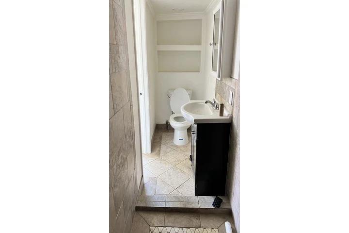 $875 : Studio image 5