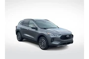 $27590 : Ford Escape Plug-In Hybrid 2 thumbnail