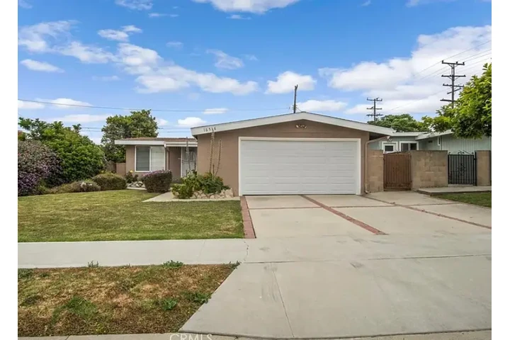 $2210 : Beautiful 4 bedrooms and 1.75 image 1