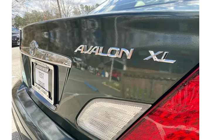 $5985 : Toyota Avalon 2000 XL 4dr Se image 10
