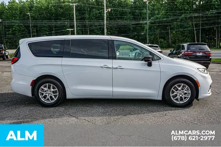 $24720 : Chrysler Pacifica 2024 Touri image 9