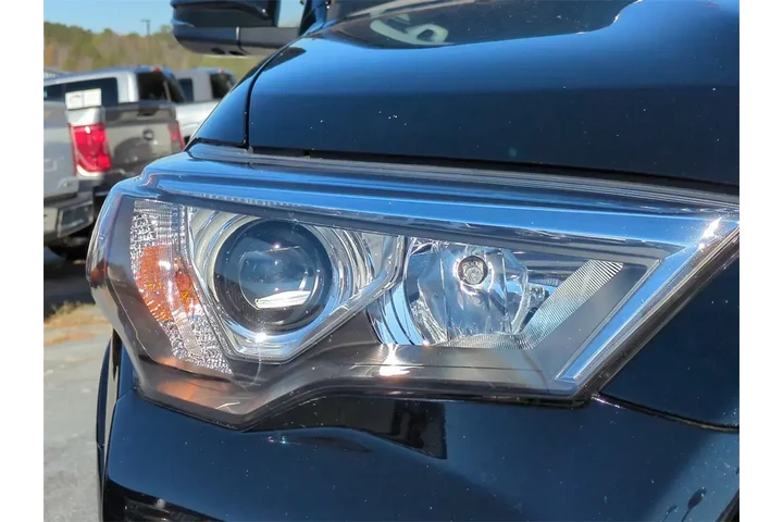 $39980 : Toyota 4Runner 2023 4x2 Limi image 10