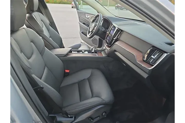 $30482 : Volvo XC60 2023 AWD B5 Plus image 10