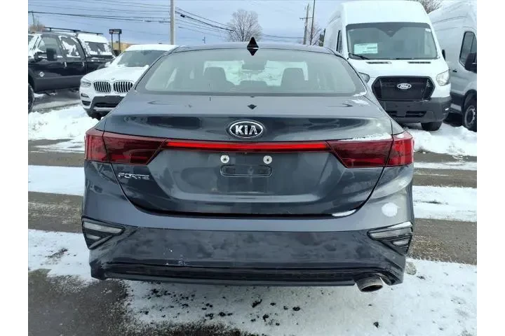 $13488 : Kia Forte 2019 LXS 4dr Sedan image 4