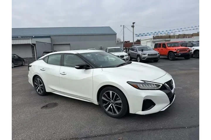 $23589 : Nissan Maxima 2023 3.5 SV 4d image 5