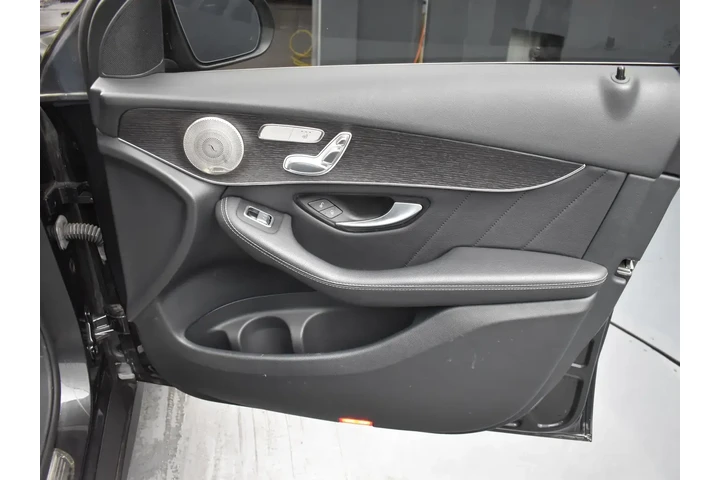 $27526 : Mercedes-Benz GLC 2021 AWD G image 6